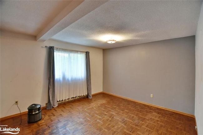 76 32nd St S, House other with 2 bedrooms, 1 bathrooms and 3 parking in Wasaga Beach ON | Image 9