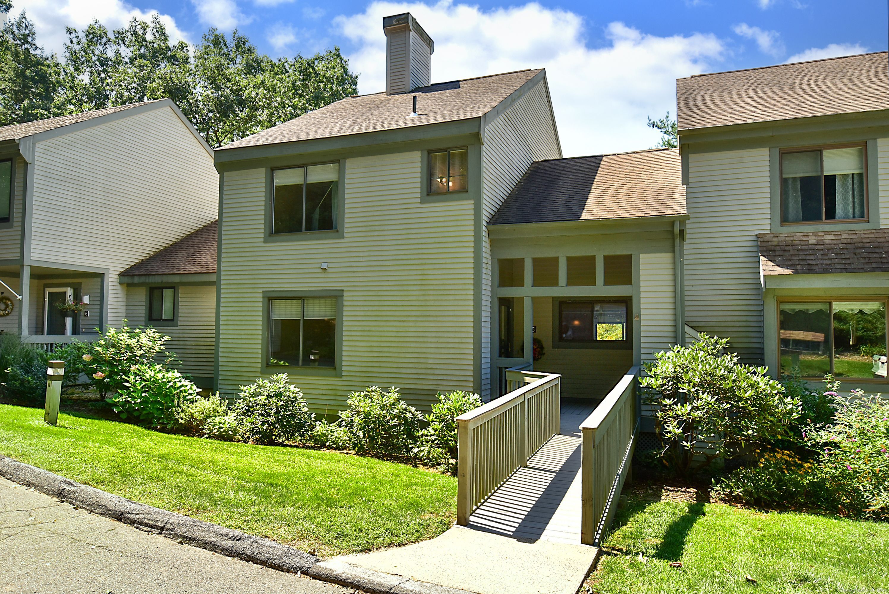 Fieldstone Ln, Avon, CT 06001