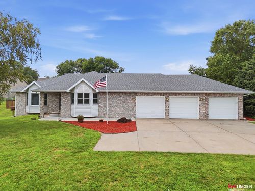135 Anthony Ln, Lincoln, NE, 68520-1257 | Card Image