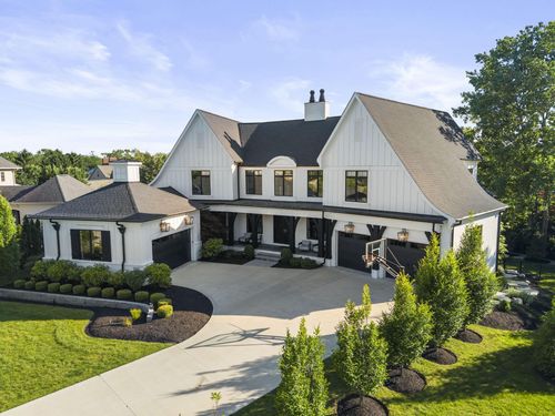 4621 Hull Farm Ln, Columbus, OH, 43220-1202 | Card Image