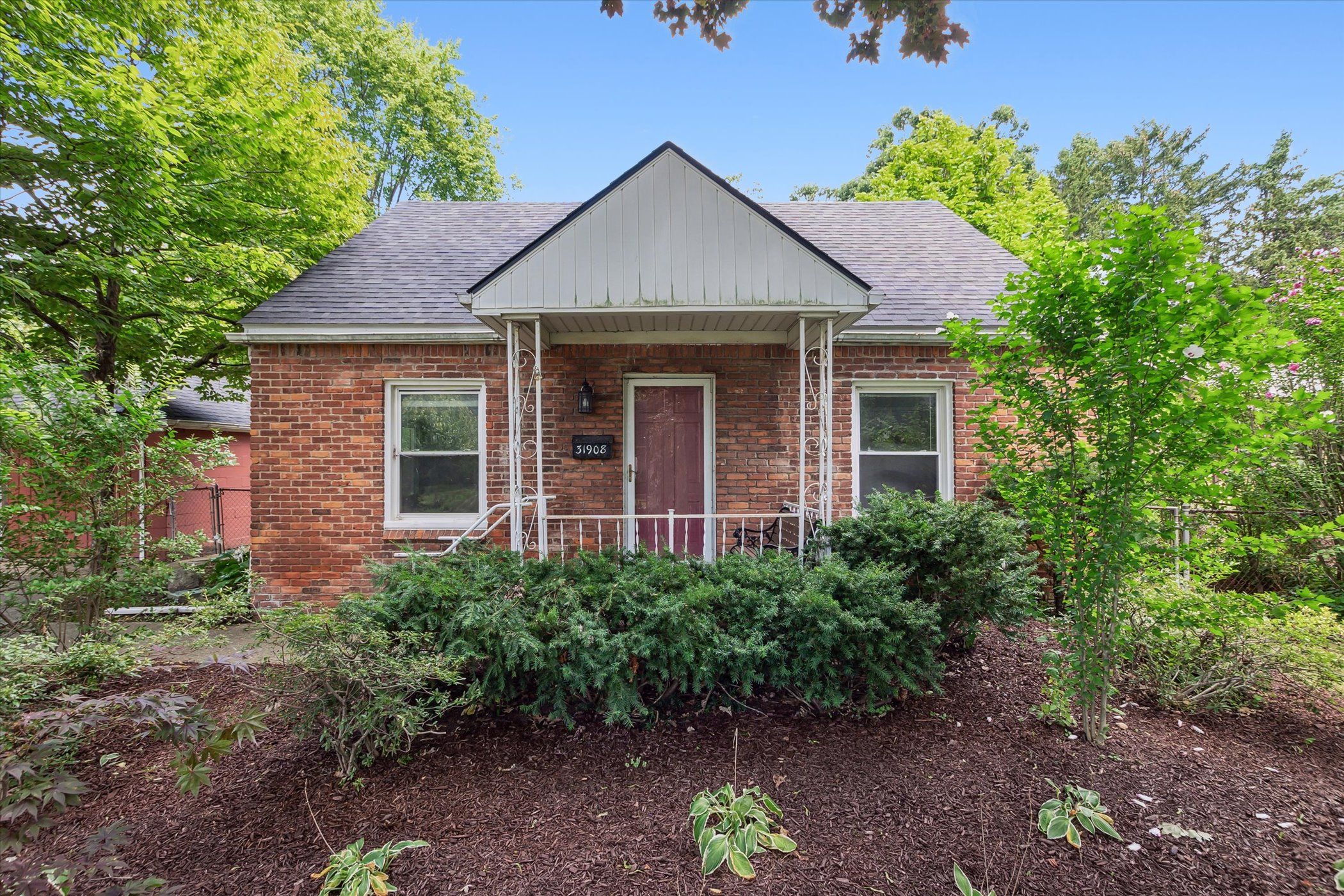 Sheridan St, Garden City, MI 48135