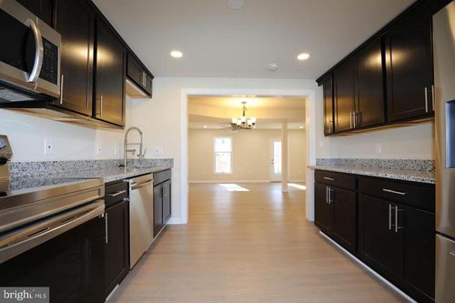 8006 Harbor Pl, FREDERICK, MD, 21701-3280 | Card Image