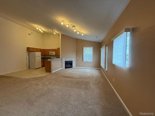 2-43019 Strand Dr, Sterling Heights, MI, 48313-2741 | Card Image
