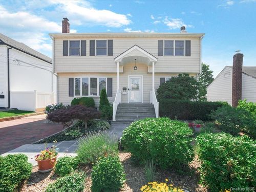 4 23rd Street, Oyster Bay, NY, 11753 | Card Image