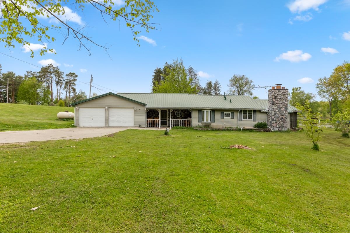 Lake Rd, Six Lakes, MI 48886