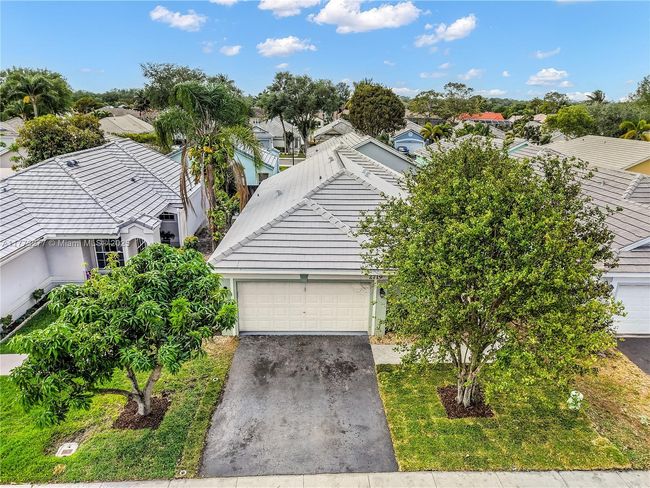 2719 Arrowwood Ct, House other with 3 bedrooms, 2 bathrooms and null parking in Davie FL | Image 5