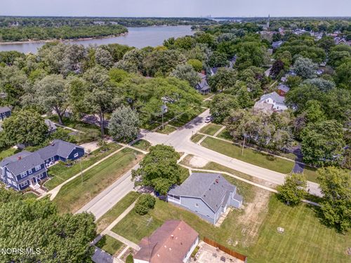 402 W 2nd St, Perrysburg, OH, 43551-1407 | Card Image