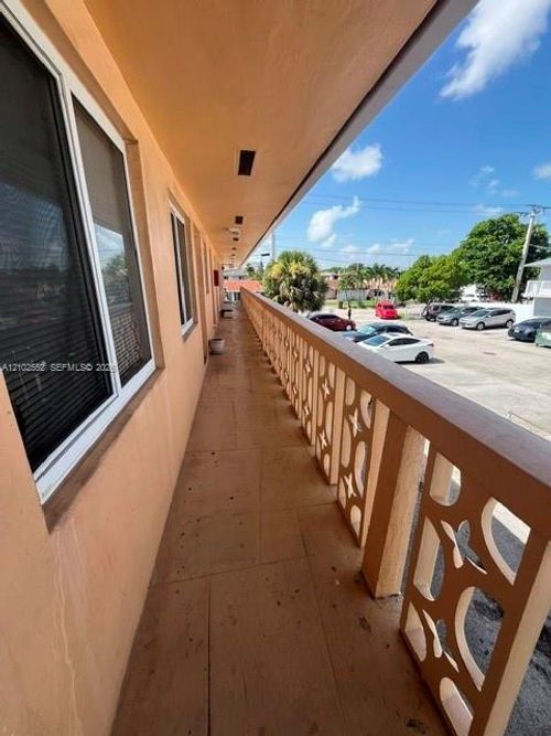 8-1151 W 28th St, Hialeah, FL, 33010-6118 | Card Image