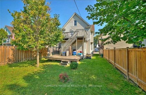 upper-4679 Second Ave, Niagara Falls, ON, L2E4H5 | Card Image