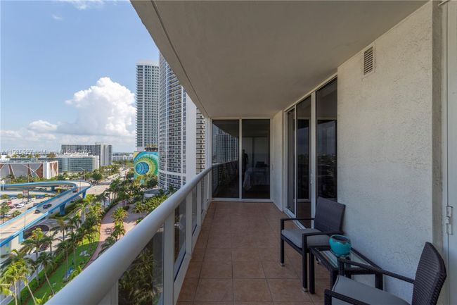 1207 - 1850 S Ocean Dr, Condo with 3 bedrooms, 3 bathrooms and null parking in Hallandale Beach FL | Image 20