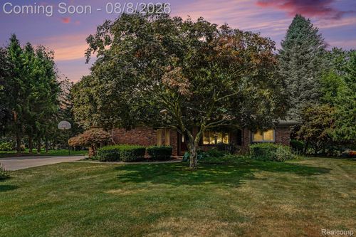 3455 Ramada Dr, Highland, MI, 48356-1871 | Card Image
