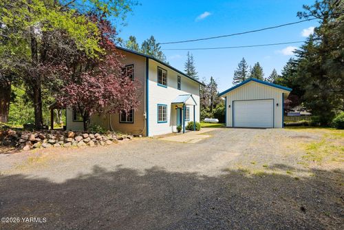81 Pine Cliff Dr, Naches, WA, 98937-9137 | Card Image