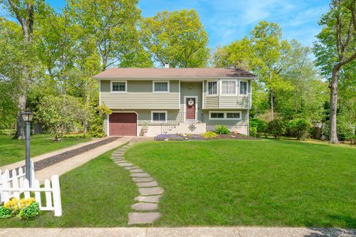 247 Bow Dr, Smithtown, NY, 11788-1629 | Card Image