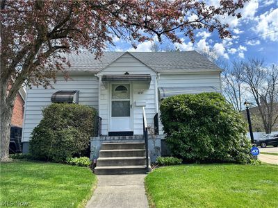 Bungalow featuring a front lawn | Image 1