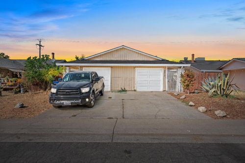 3923-3921 Renick Way, North Highlands, CA, 95660-5322 | Card Image