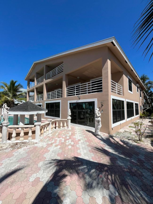 Side of House | Image 34