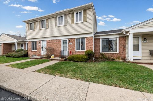 43-16369 Brittany Dr, Roseville, MI, 48066-2003 | Card Image
