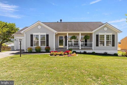 219 Crosswinds Dr, CHARLES TOWN, WV, 25414-3906 | Card Image