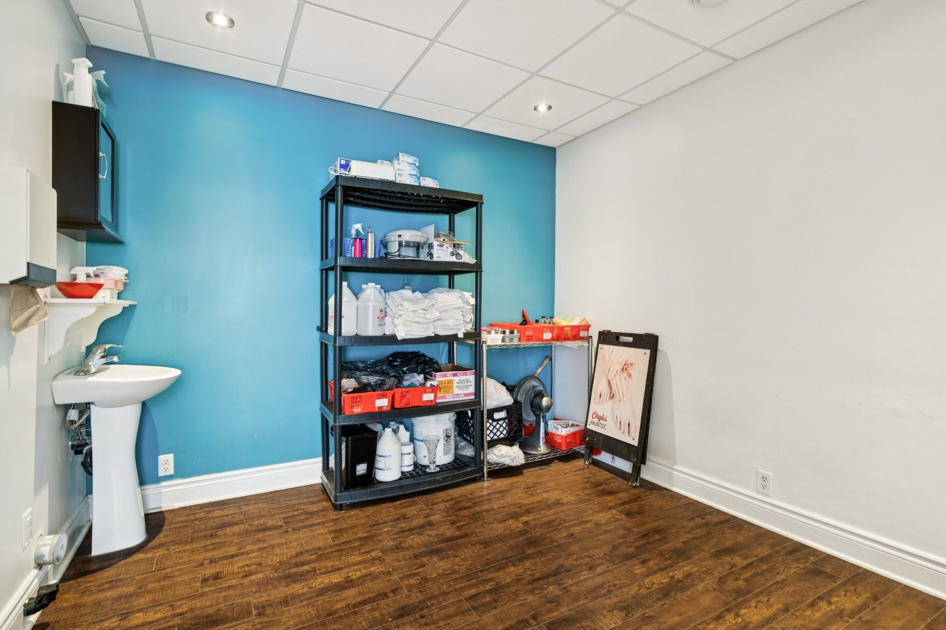 Commercial Sale in Montréal (Ahuntsic-Cartierville) 3