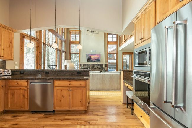 F17-22 - 12463 Lookout Loop, Home with 3 bedrooms, 3 bathrooms and null parking in Truckee CA | Image 11