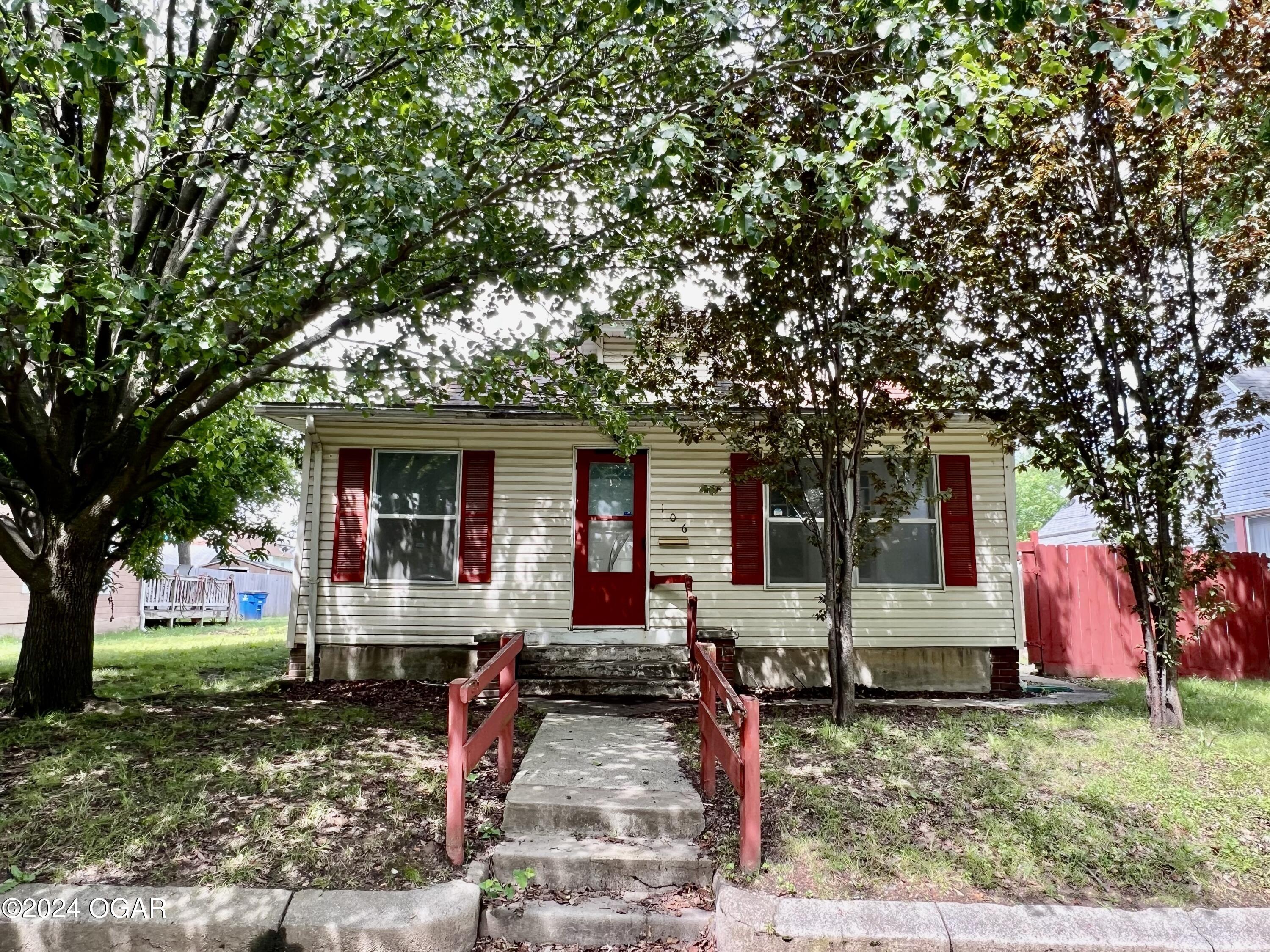 Jackson Ave, Joplin, MO 64801