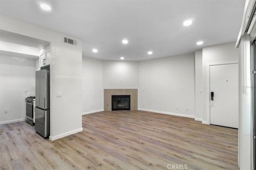 unit-102-7320 Balboa Blvd, Lake Balboa, CA, 91406-2758 | Card Image