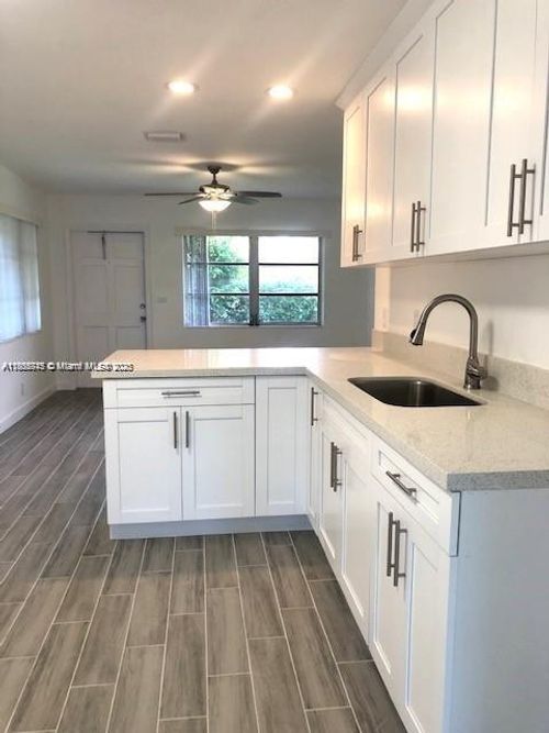 0-215 Sw 10th St, Hallandale Beach, FL, 33009-7037 | Card Image