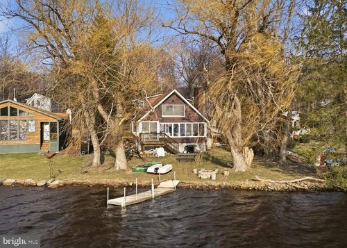 7698 Lake Shore Dr, Pocono Lake, PA, 18347-7936 | Card Image