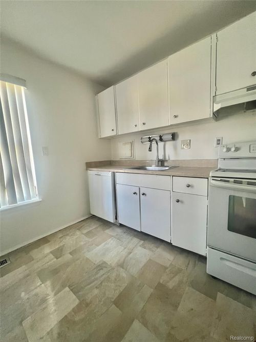 apt-117-22116 Dante St, Oak Park, MI, 48237-2836 | Card Image