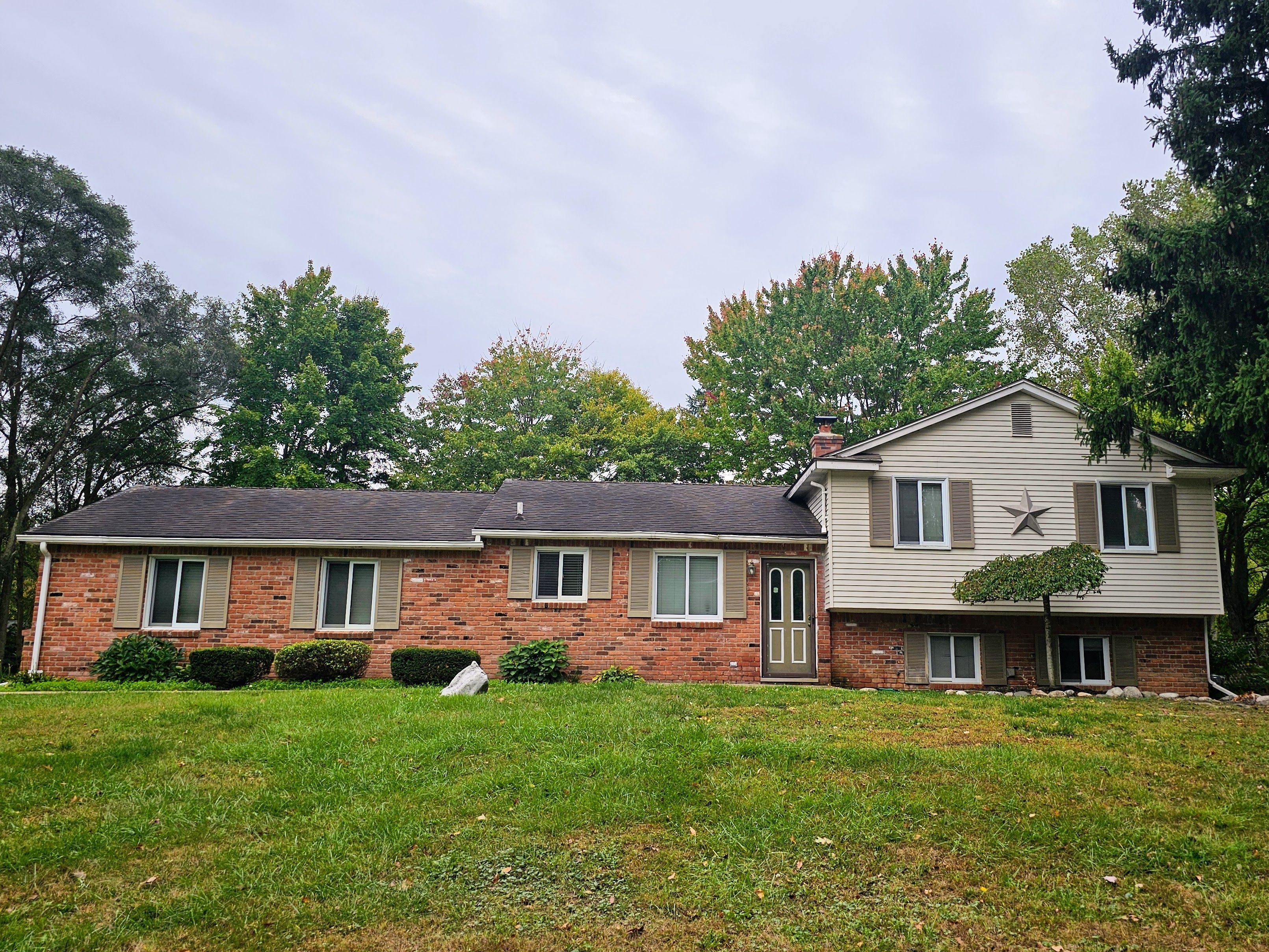 Wild Oaks Cir, South Lyon, MI 48178