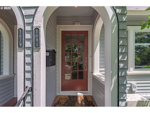1681 Olive St, Eugene, OR, 97401-3917 | Card Image