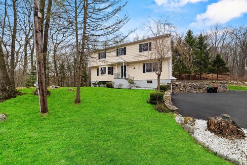 123 East St, South Salem, NY, 10590-2507 | Card Image