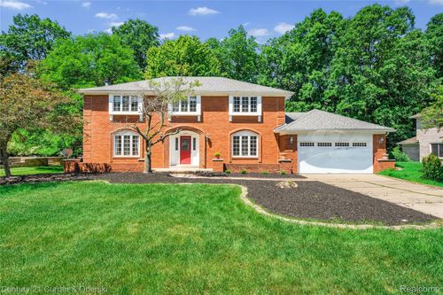 5994 Glen Eagles Dr, West Bloomfield, MI, 48323-2208 | Card Image