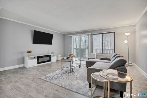 21-21 Hawthorn Ct, Cromwell, CT, 06416-1826 | Card Image