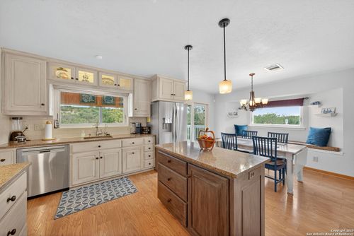 175 Forest Oaks Ln, Lakehills, TX, 78063-6231 | Card Image