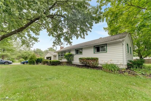 16107 Moseley Rd, Madison, OH, 44057-9407 | Card Image