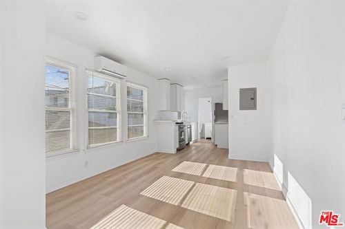 f-814 3rd St, Santa Monica, CA, 90403-1168 | Card Image
