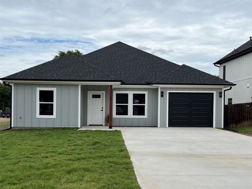 200 Garfield St, McGregor, TX, 76657-1754 | Card Image