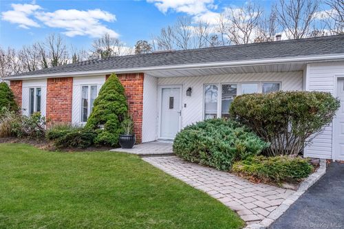 32 San Rafael Ave, Holbrook, NY, 11741-2817 | Card Image