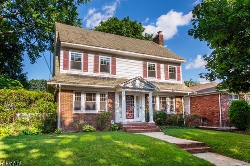 579 Parker St, Newark, NJ, 07104-1523 | Card Image