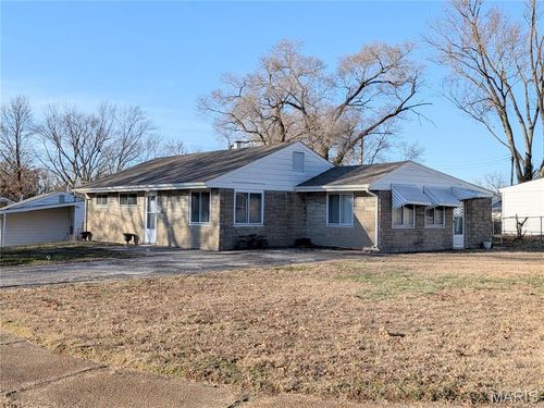 7801 Ellington Dr, Saint Louis, MO, 63121-1327 | Card Image