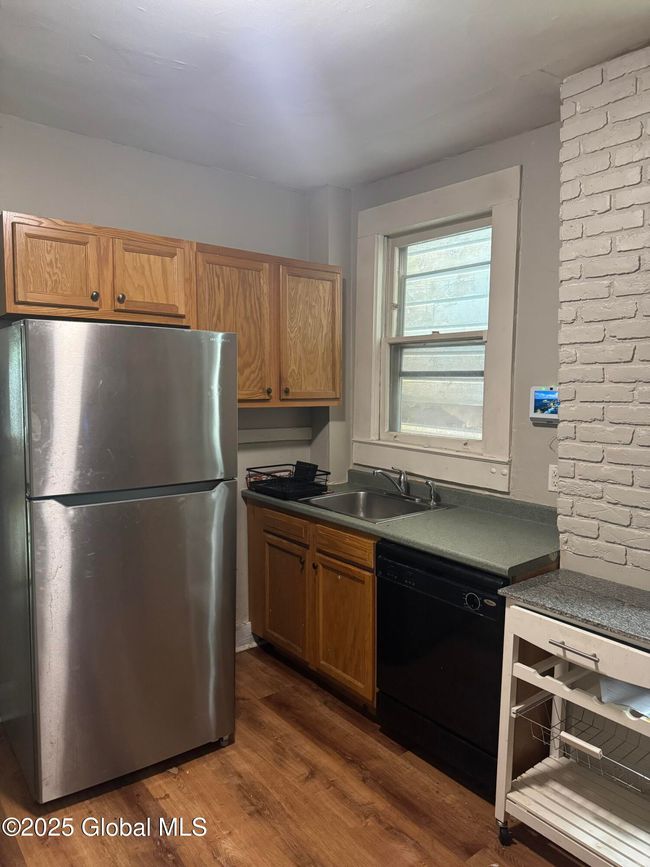 1 - 680 State St, Home with 2 bedrooms, 1 bathrooms and null parking in Albany NY | Image 5