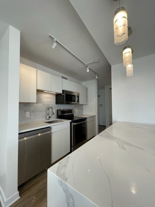 APT-601C - 1360 N Sandburg Ter, Home with 2 bedrooms, 2 bathrooms and null parking in Chicago IL | Image 8