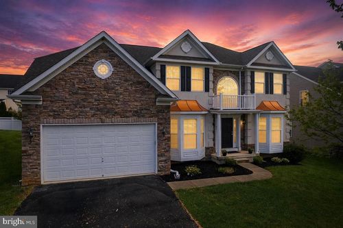 27 Sparkling Brook Rd, RANSON, WV, 25438-4019 | Card Image