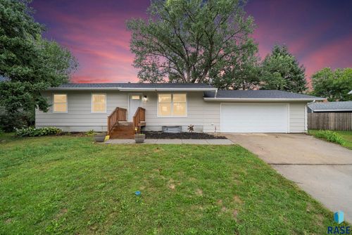 418 Regal Cir Circle, Crooks, SD, 57020 | Card Image
