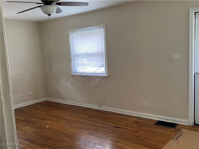 FRONT FAMILY ROOM/LIVING ROOM | Image 10