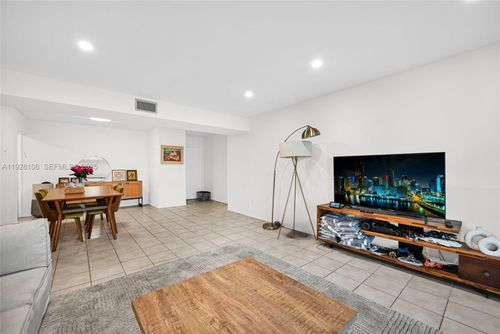 29-4020 N Hills Dr, Hollywood, FL, 33021-2463 | Card Image