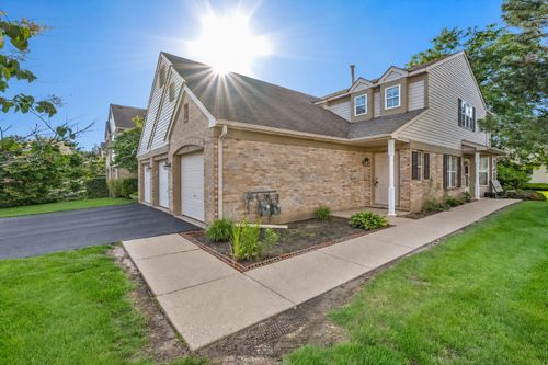 382-382 Crystal Ridge Dr, Crystal Lake, IL, 60012-3507 | Card Image