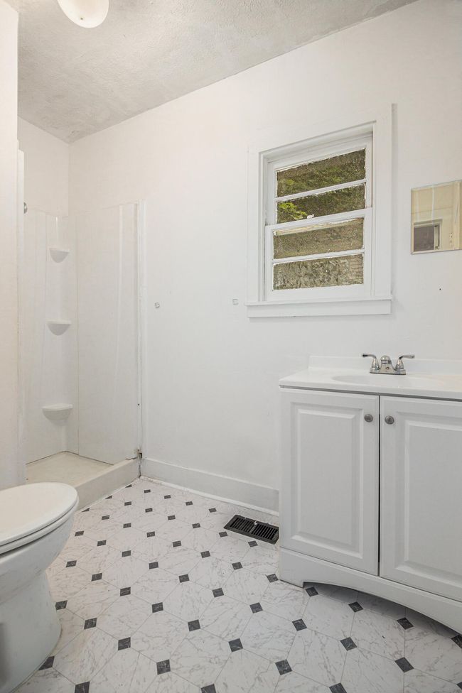 811 Larned St, Home with 0 bedrooms, 0 bathrooms and 4 parking in Lansing MI | Image 15
