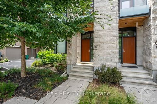 {{alt}} | Card Image